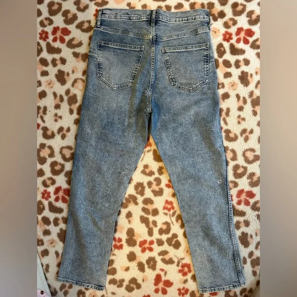 GAP Light Wash Denim Jeans - Picture 5 of 7